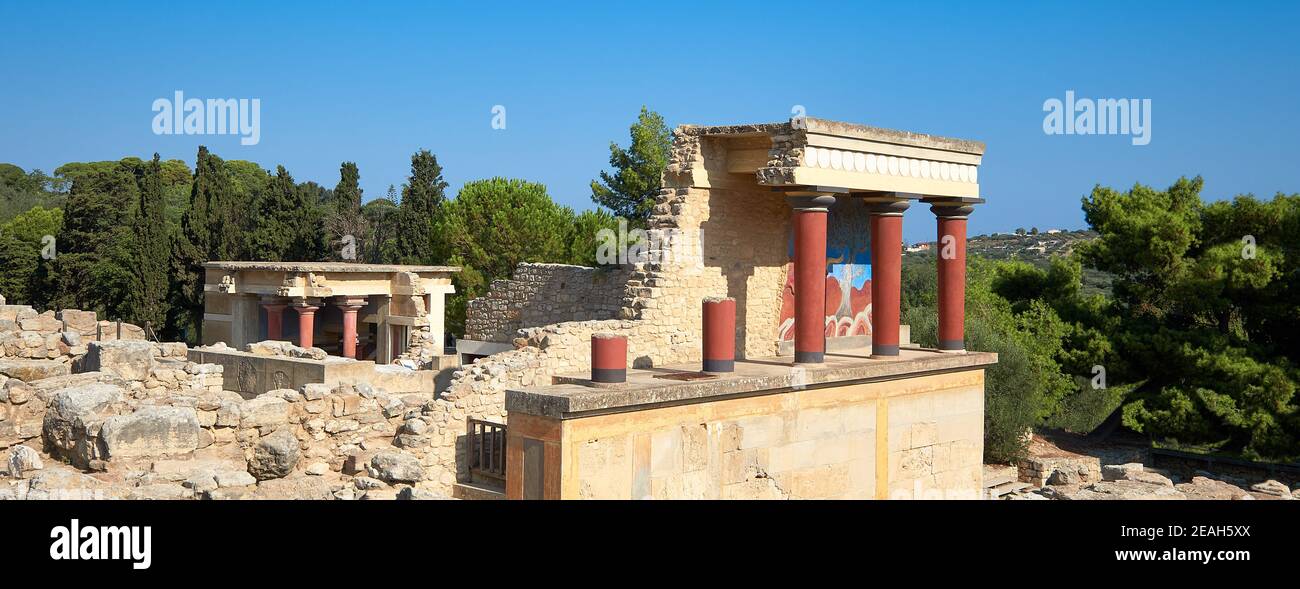 Der Nordportico in Knossos, Kreta, Griechenland. Bronzezeit Ausgrabungen von Knossos Stadt auf der griechischen Insel Kreta. Stockfoto