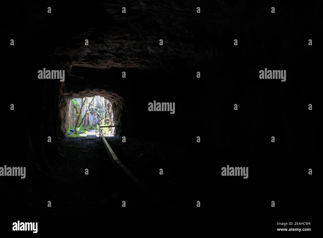 Ein Tunnel aus dem Zweiten Weltkrieg auf der Insel Ulko-Tammio, Hamina, Finnland Stockfoto