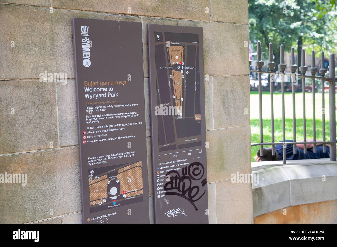 Wynyard Park im Stadtzentrum von Sydney und in der Stadt Sydney parkschild, Australien Stockfoto