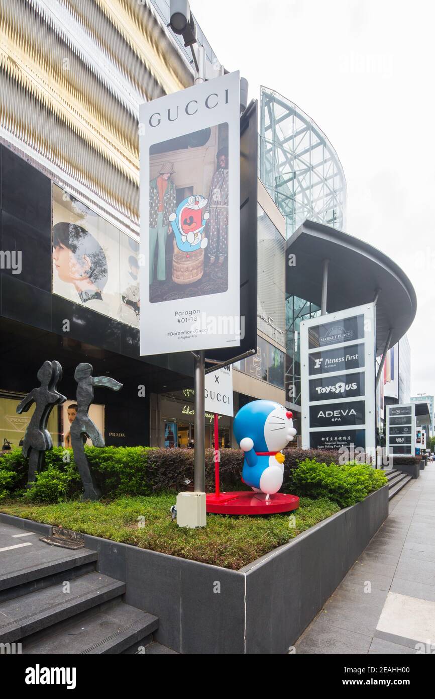 Doraemon x Gucci Fashion Collaboration Singapore. Stockfoto