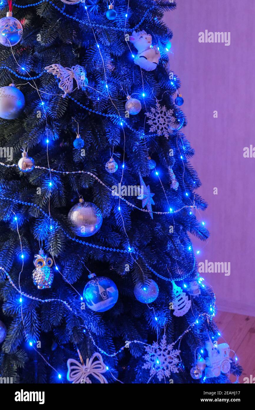 Blaue weihnachtsbaumlichter