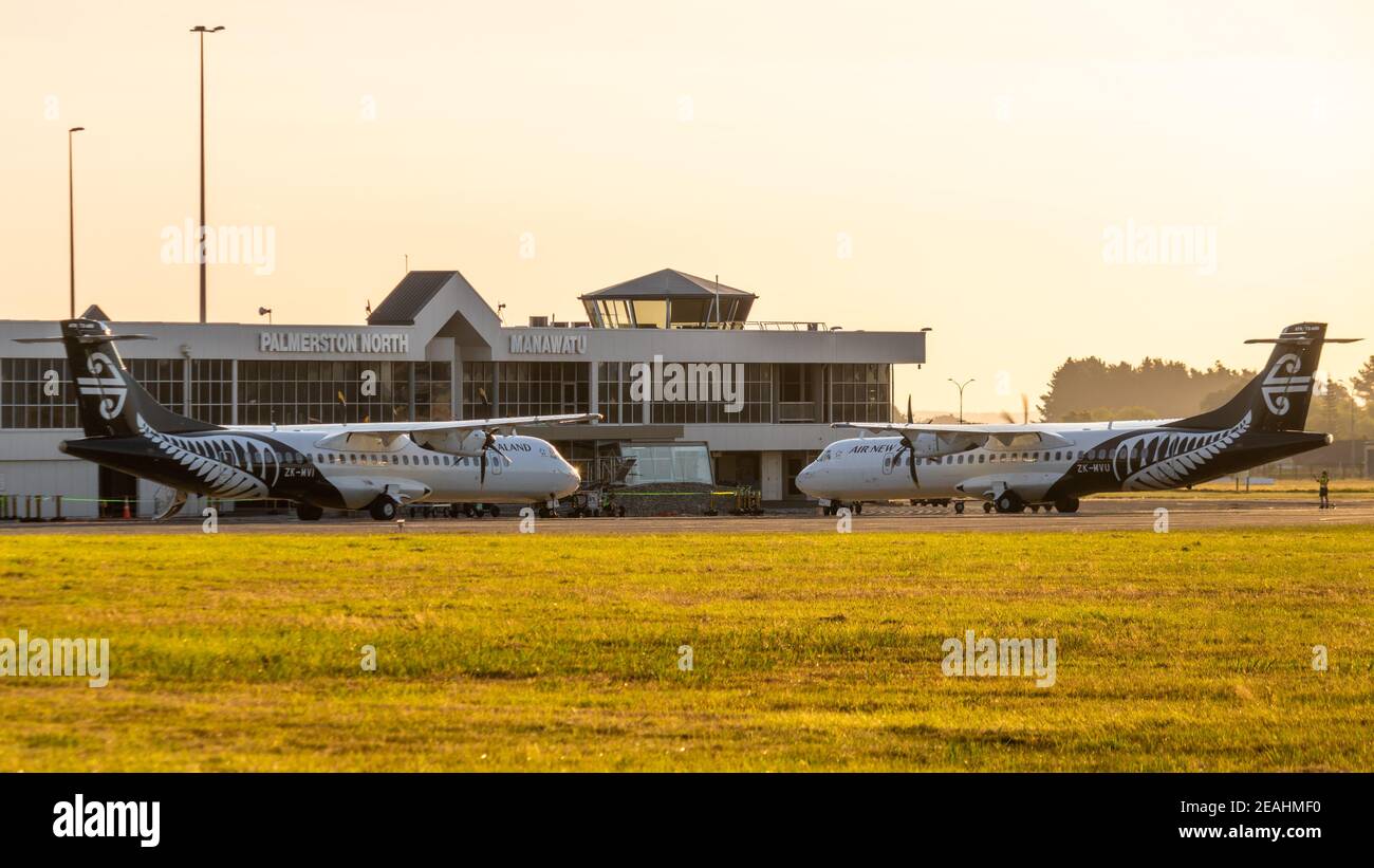 Ein paar Flugzeuge am Palmerston North Airport, Neuseeland Stockfoto