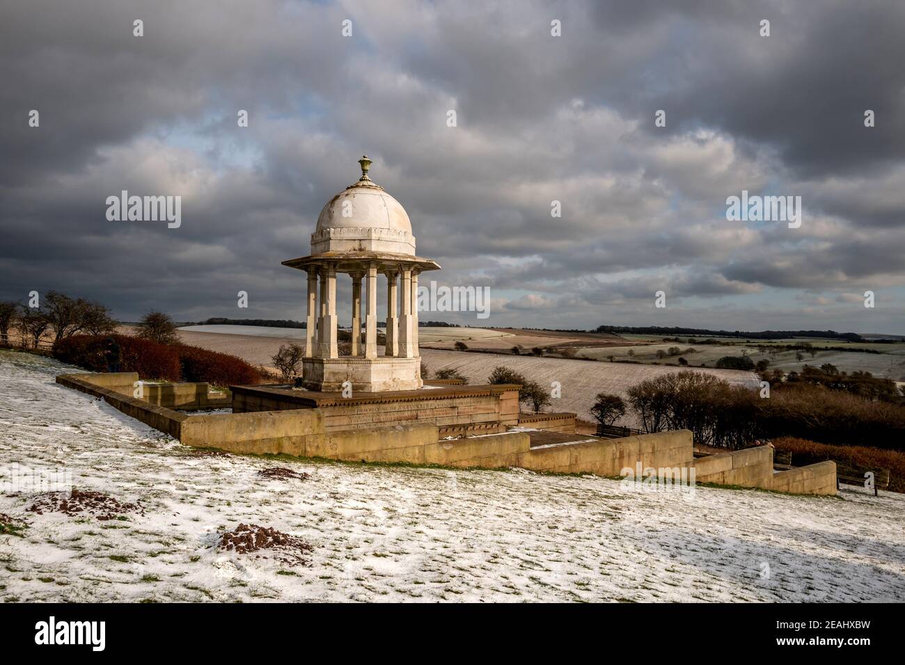 Brighton, Februar 9th 2021: Eisige Bedingungen am Tschtri, einem Denkmal für Soldaten aus Indien, die im Ersten Weltkrieg ums Leben kamen, auf der Südseite Stockfoto