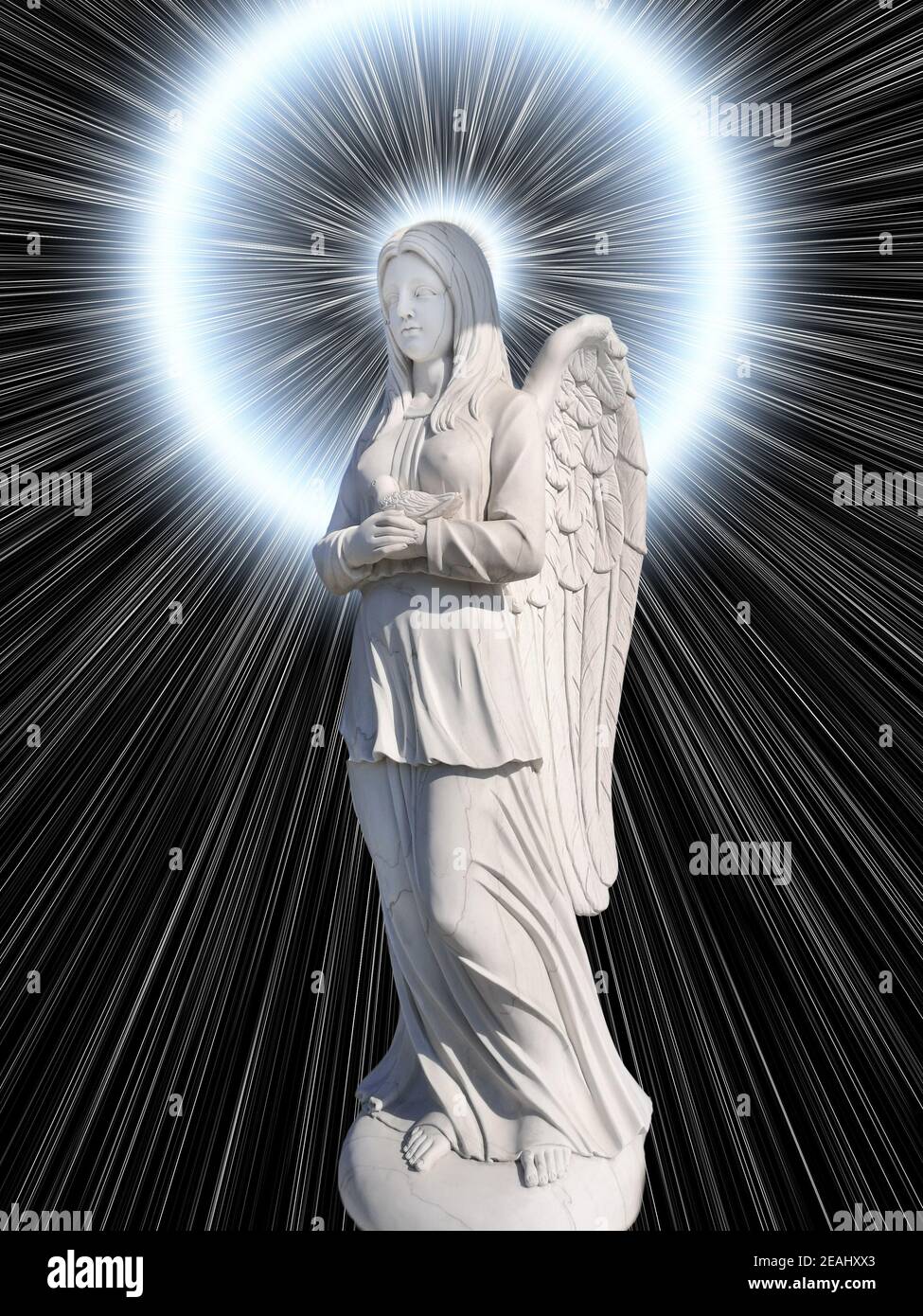 Denkmal ein Engel auf einem Hintergrund von mystischem Licht Stockfoto