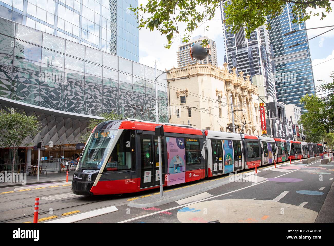 Sydney Stadtzentrum entlang George Street und Sydney CBD Licht Eisenbahnzug entlang, Sydney, NSW, Australien Stockfoto