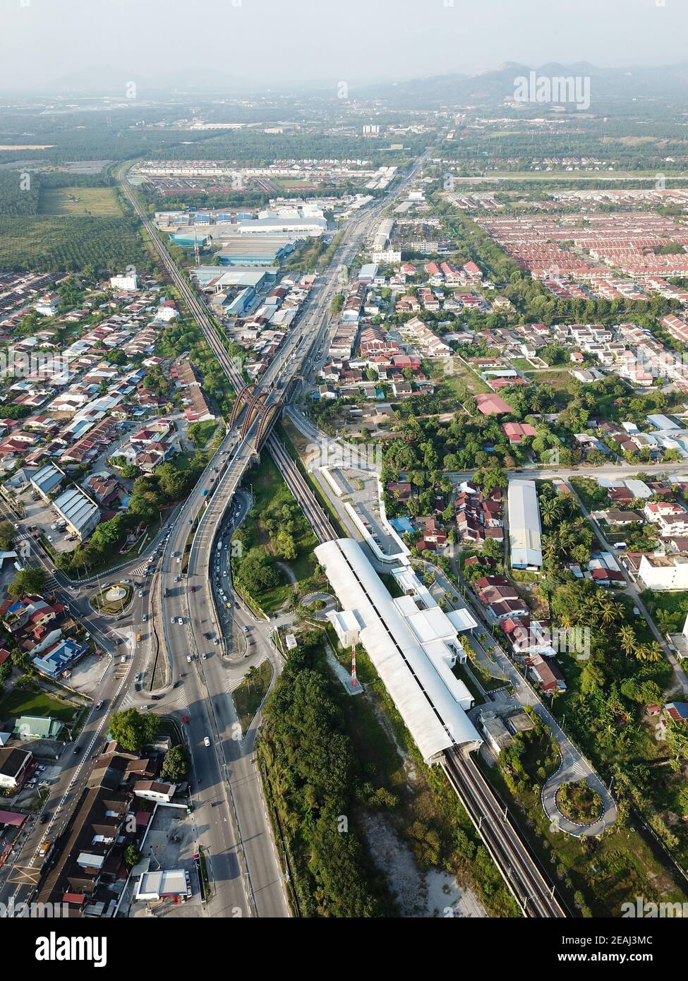 Luftaufnahme Eisenbahn und Straßeninfrastruktur Stockfoto