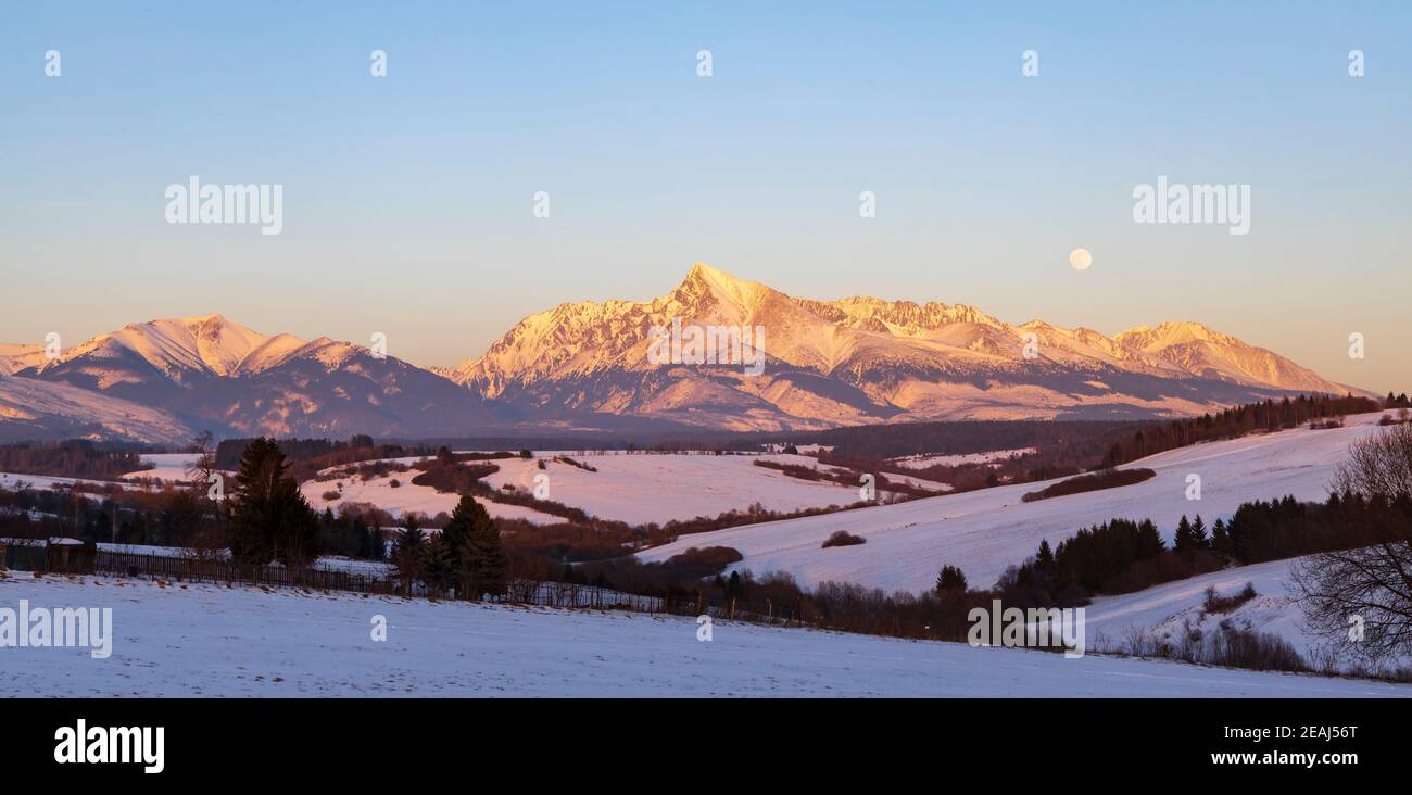 Krivan Berg während Sonnenuntergang in der Hohen Tatra, Slowakei Stockfoto