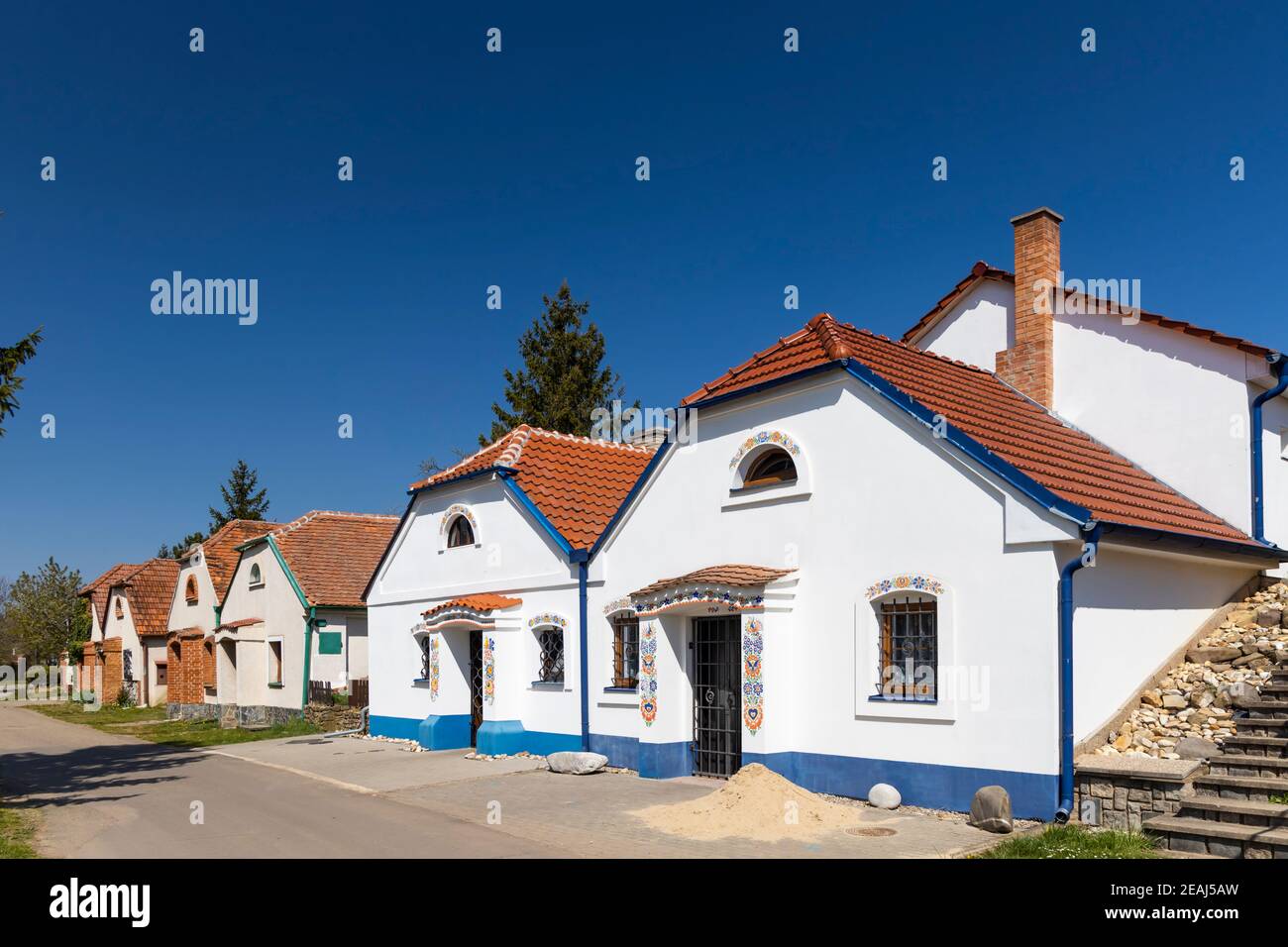 Gruppe von typischen Outdoor-Weinkeller in Sudomerice, Südmähren, Tschechische Republik Stockfoto