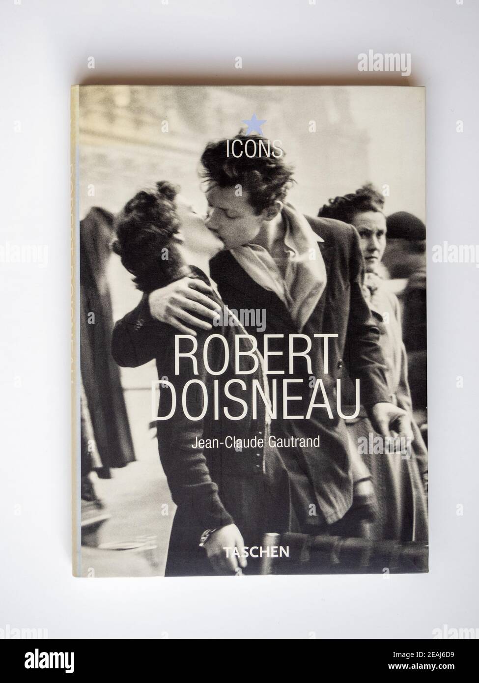Stockfoto eines Taschenbuch über den Fotografen Robert Doisneau von Jean Claude Gautrand, veröffentlicht 2003 bei Taschen in ihrer Icons-Serie. Stockfoto