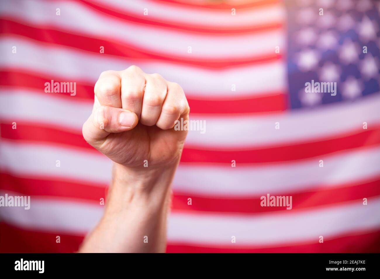 Amerikanische Flagge mit Faust Stockfoto