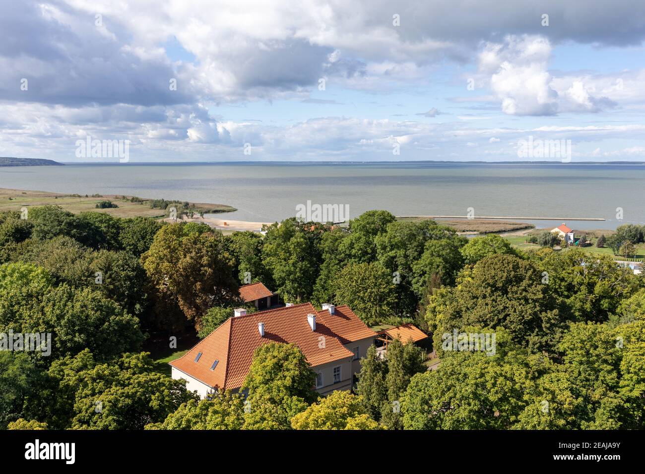 Luftaufnahme von Frombork und Weichsellagune, Polen. Stockfoto