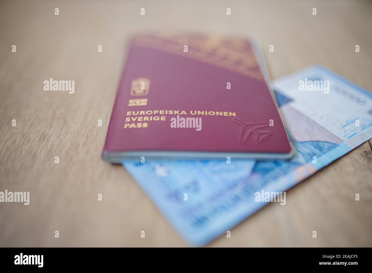 Europäische Union, Schweden Pass mit einem Fifty Thousand Rupees Bill