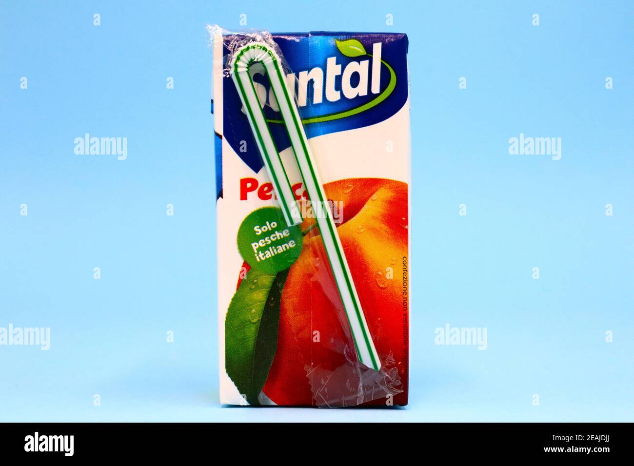 Santal Fruchtsaft. Santal ist eine Marke von Säften und Nektaren von Parmalat, Lactalis Group Stockfoto