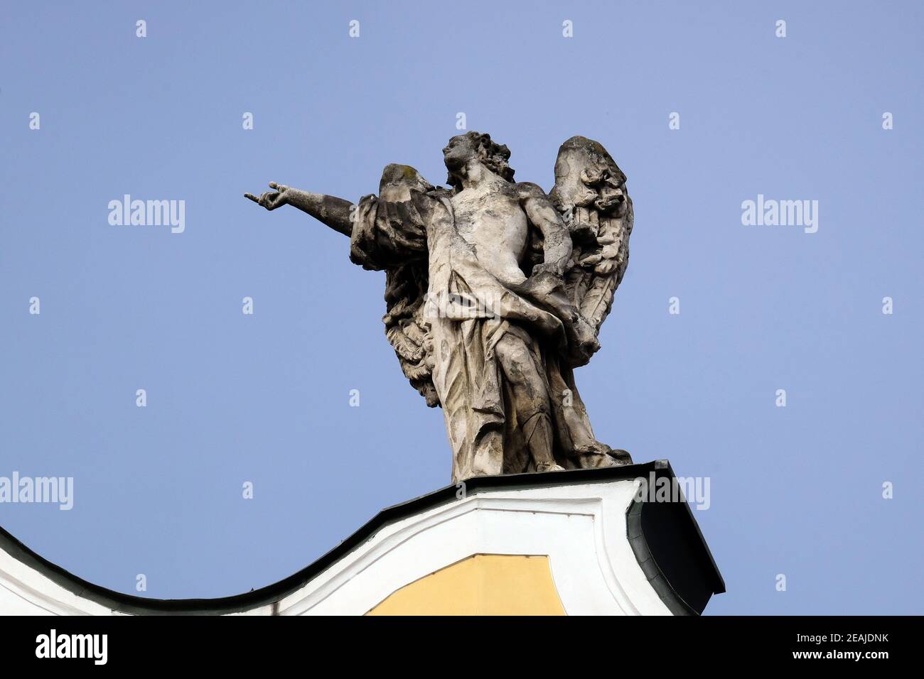 Engel an der Fassade der Barmherzigenkirche in Graz, Steiermark, Österreich Stockfoto