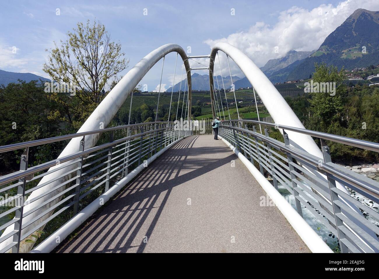 Passerbrücke für Fußgänger und Fahrräder Stockfoto