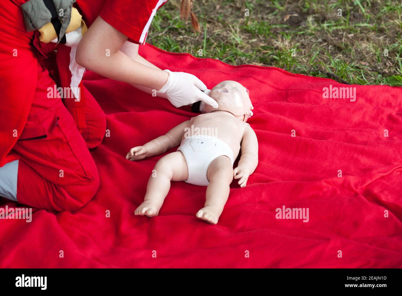 Baby HLW-dummy Erste Hilfe training Stockfoto