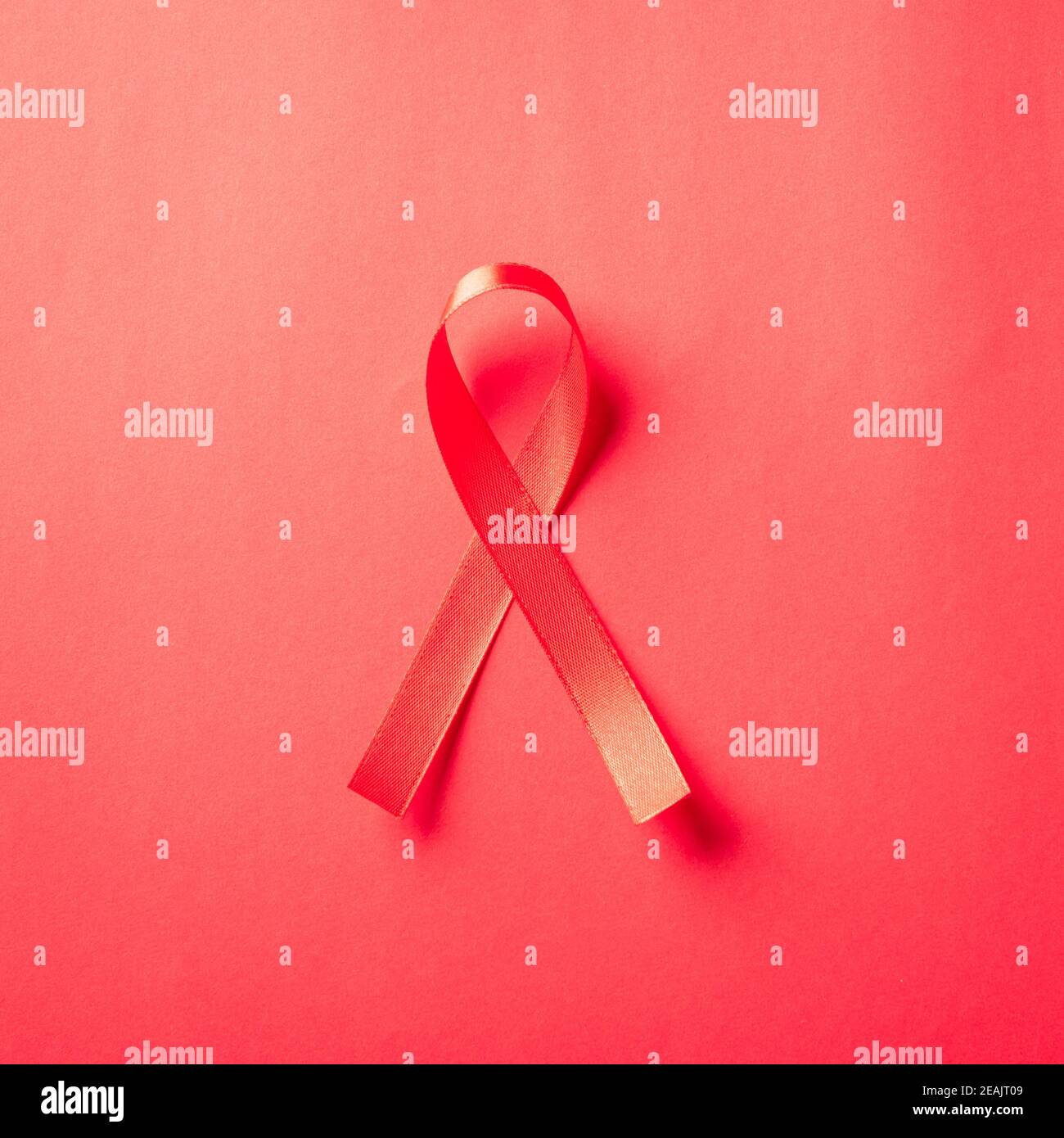 Rotes Schleife Symbol HIV, AIDS Krebs Bewusstsein Stockfoto