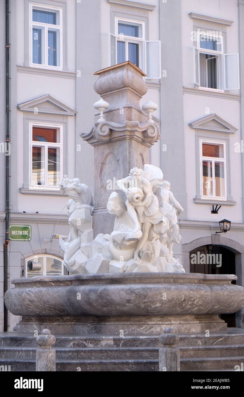 Das bekannteste Werk von Francesco Robba ist der Brunnen der drei Flüsse von Krain, der Ljubljanica, Sava und Krka darstellt Stockfoto