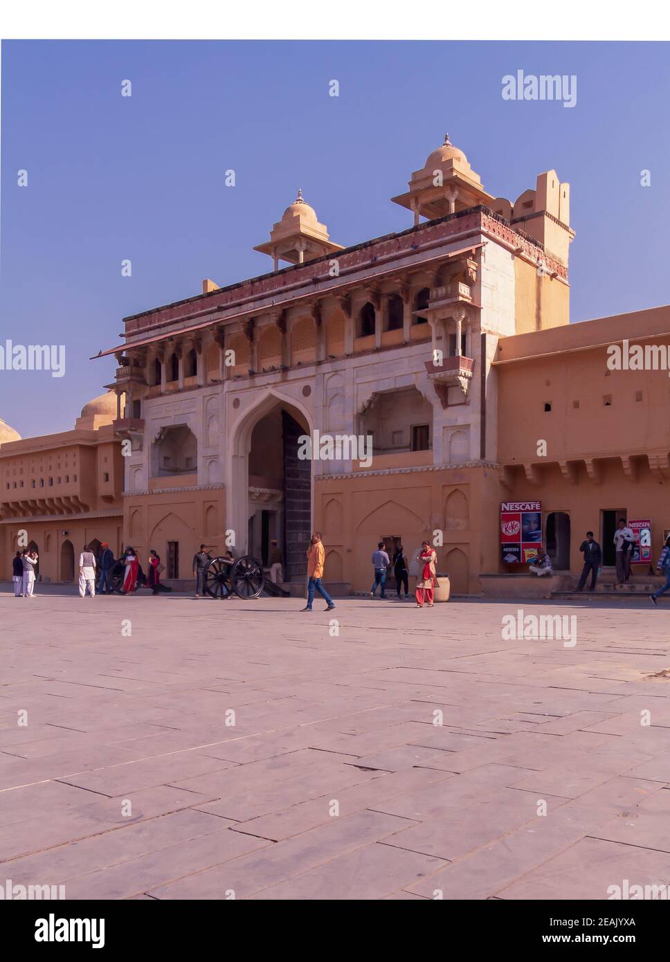 Vertikale Ansicht Des Suraj Pole Gate Von Jalebi Chowk Im Amer Fort. Stockfoto