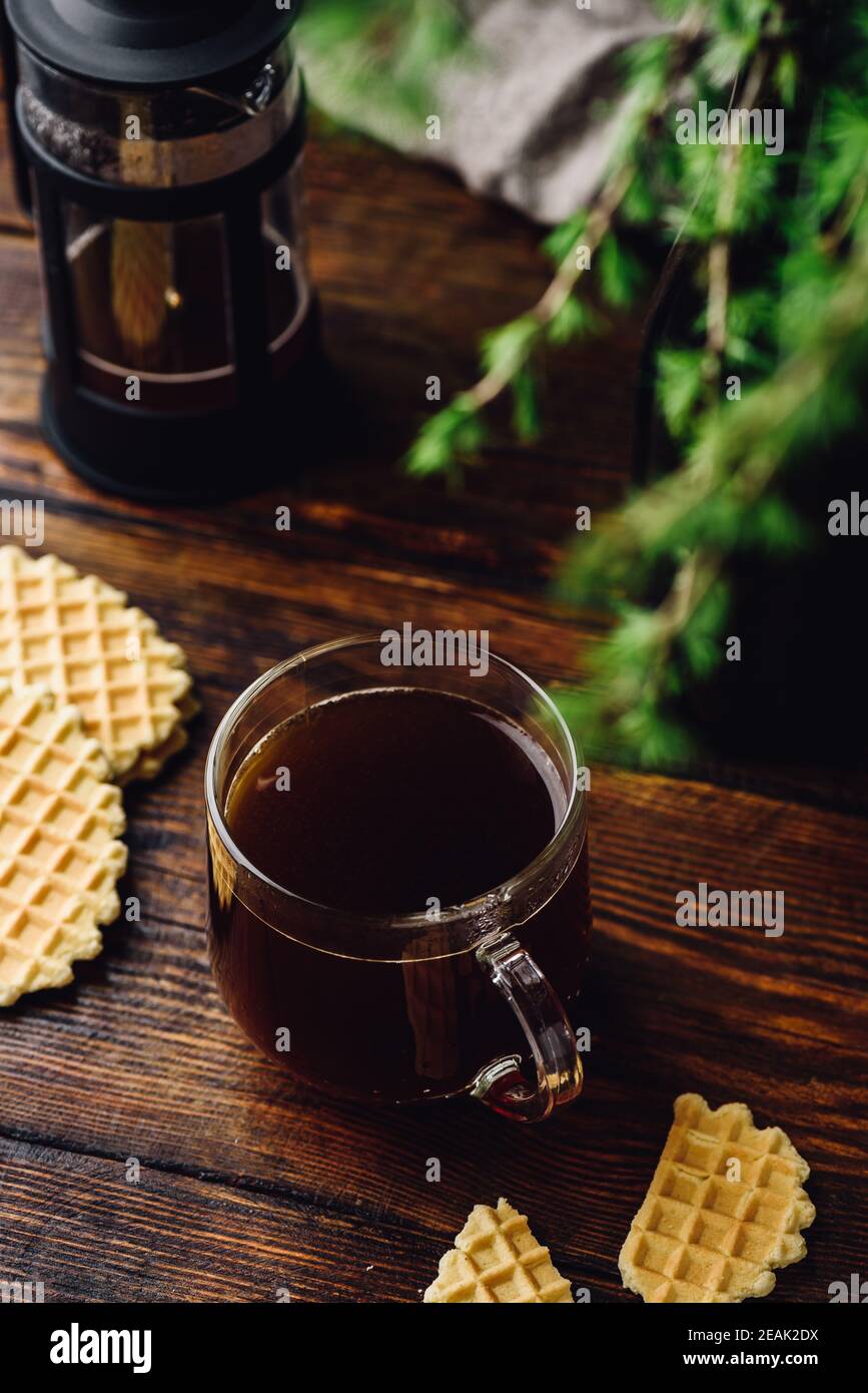 Kaffeetasse mit Cookies Stockfoto