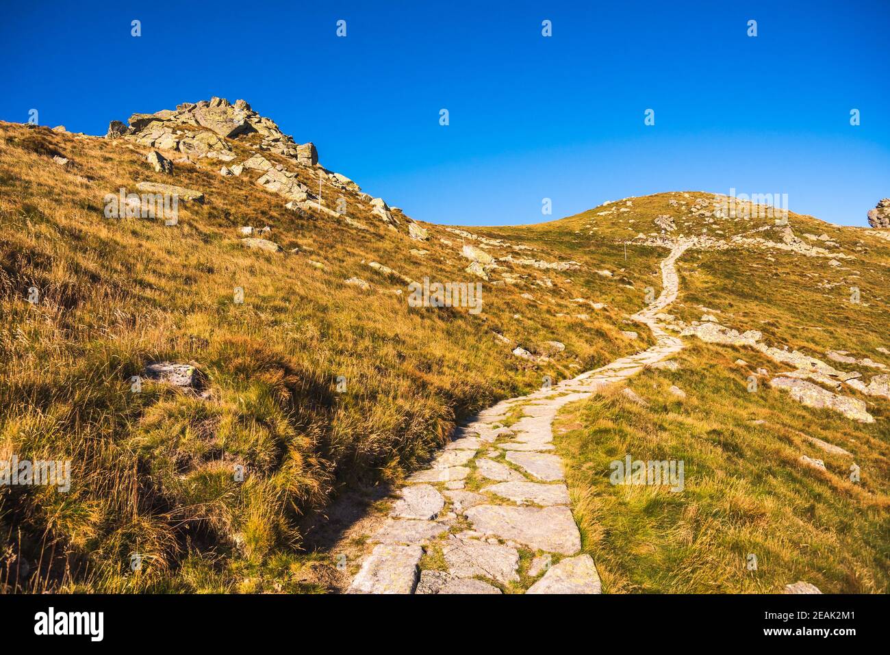 Wanderweg in den Bergen Stockfoto