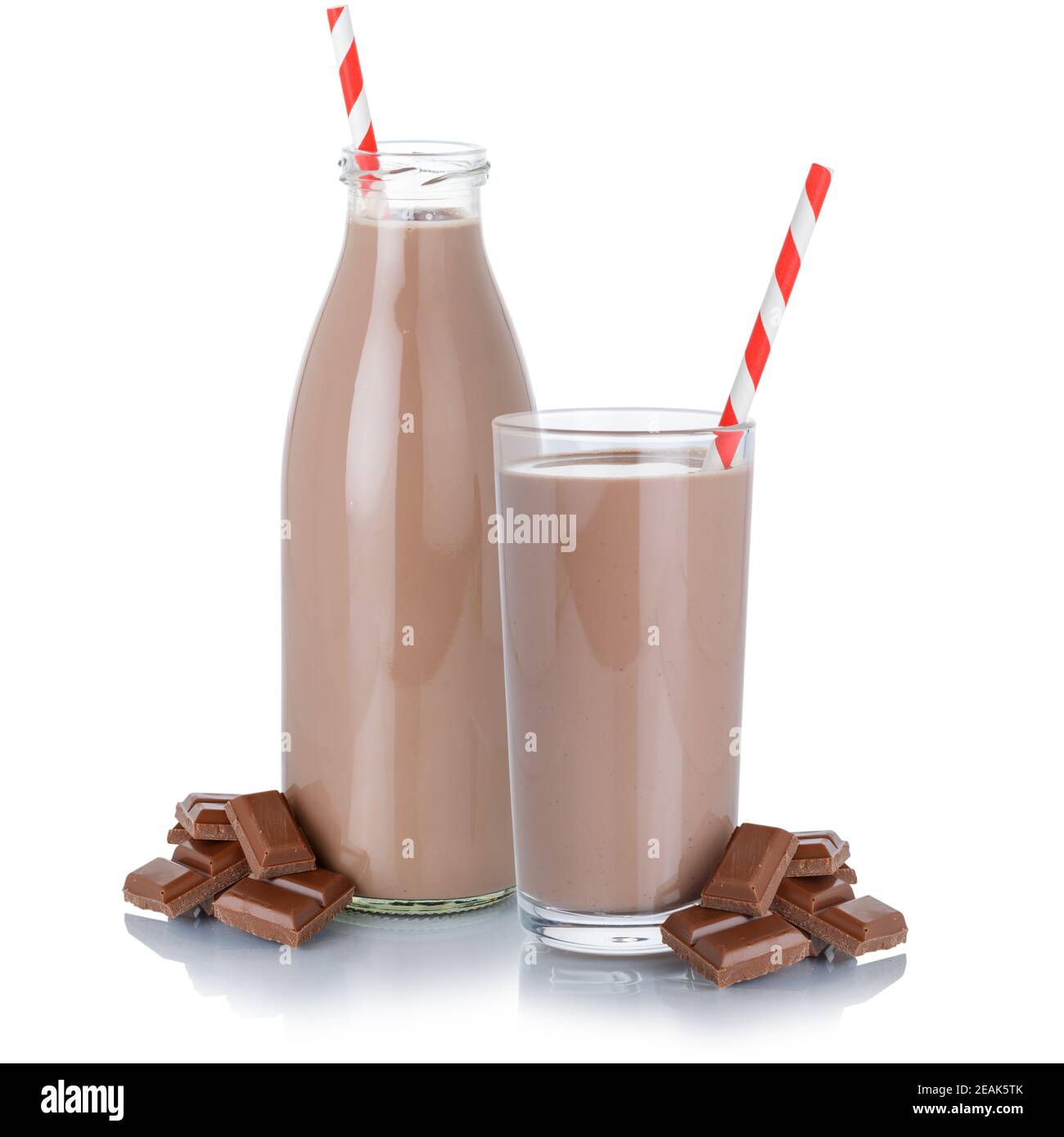 Schokolade Milch Shake Milchshake Glasflasche Stroh auf weiß isoliert Stockfoto