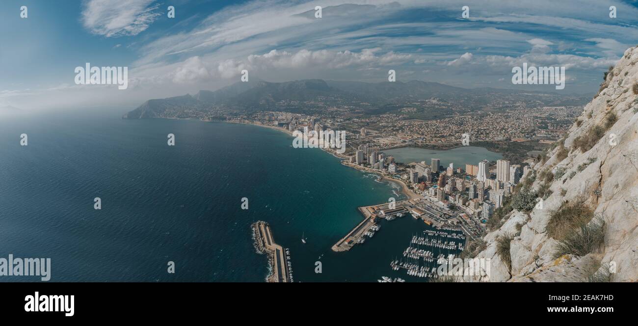 Atemberaubende Luftaufnahme Calpe, Costa Blanca. Beliebte Sommer-Res Stockfoto
