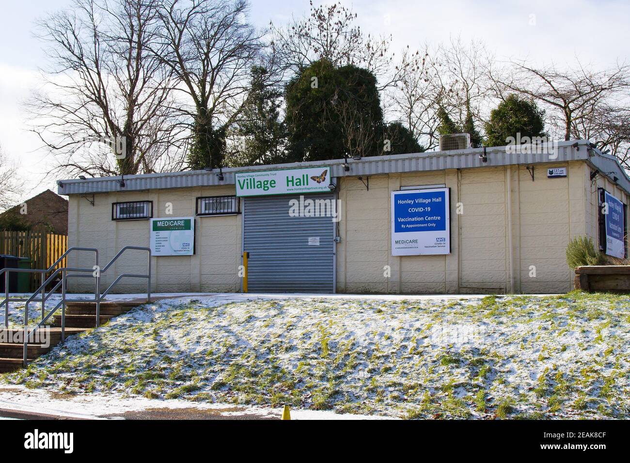 Honley, Holmfirth, Yorkshire, Großbritannien, 10. Februar 2021. Das Honley Village Community Center Impfzentrum ist heute Morgen geschlossen. Richard Asquith/Alamy Live News Stockfoto
