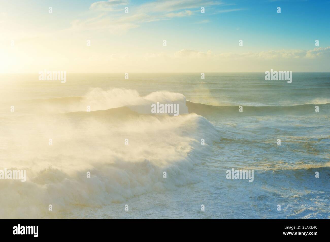 Atlantik Sonnenuntergang Portugal Wellen Stockfoto