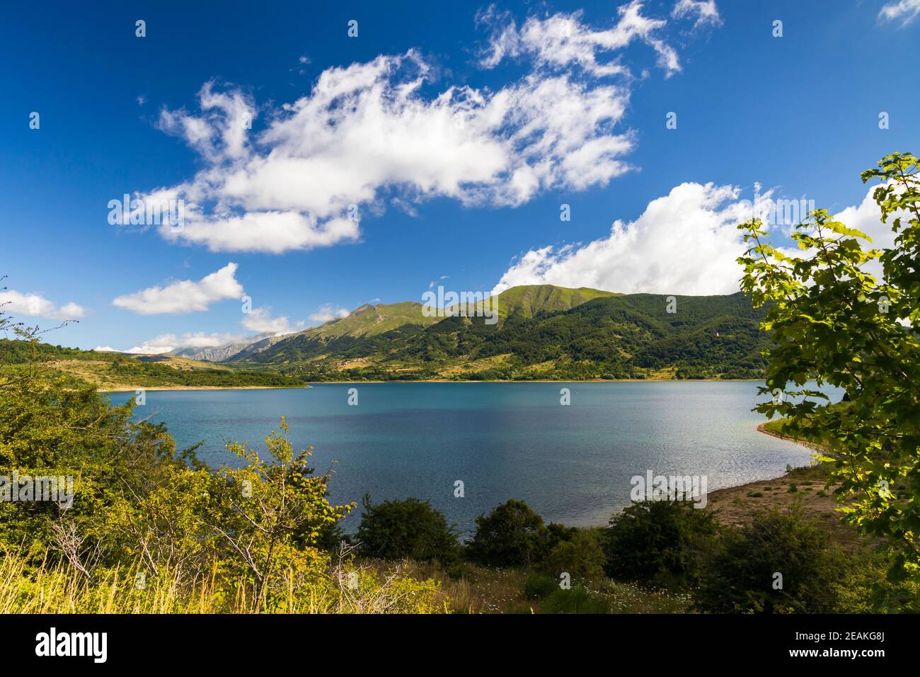 Lago di Campotosto im Nationalpark Gran Sasso e Monti della Laga, Region Abruzzen, Italien Stockfoto