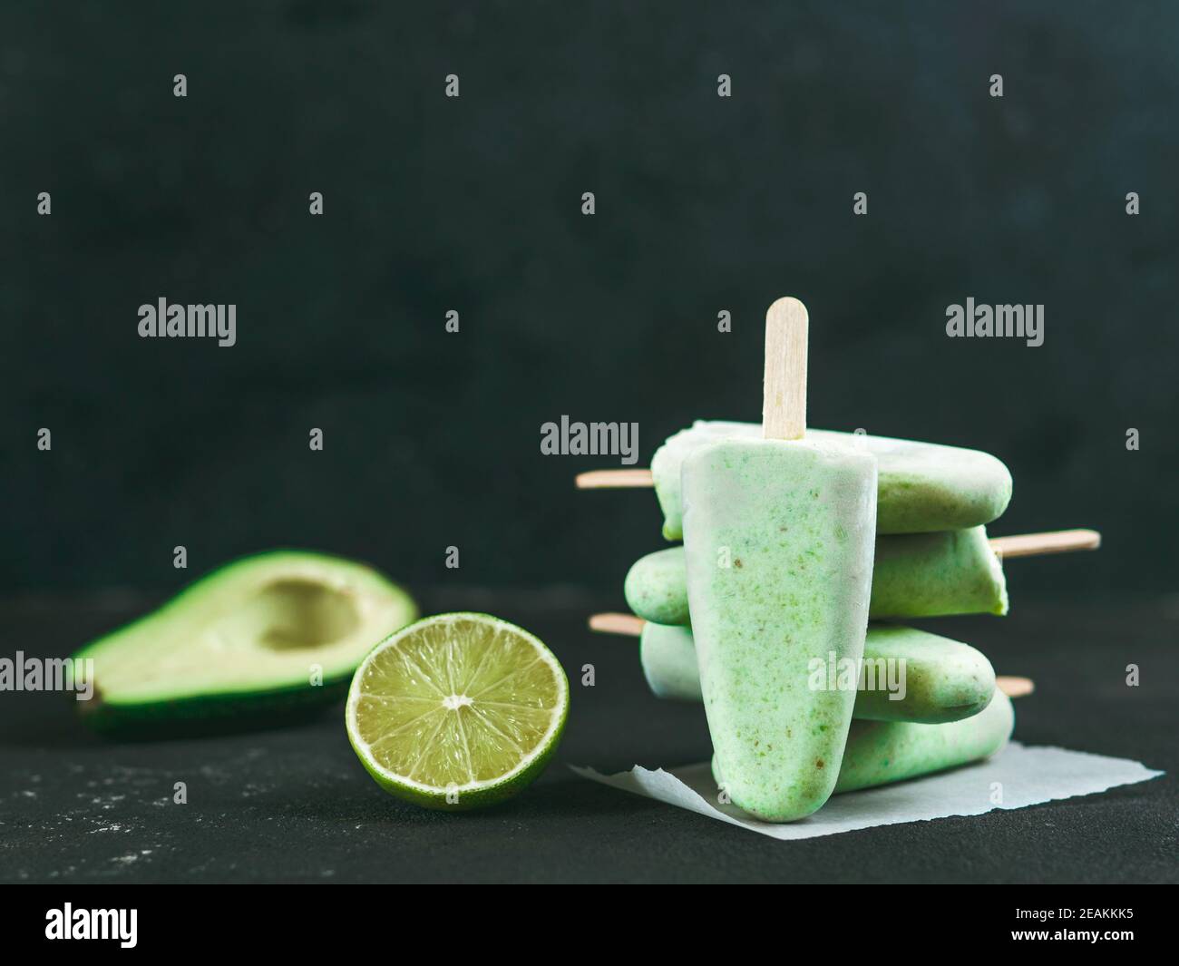 Avocado Kalk popsicle, kopieren Raum Stockfoto