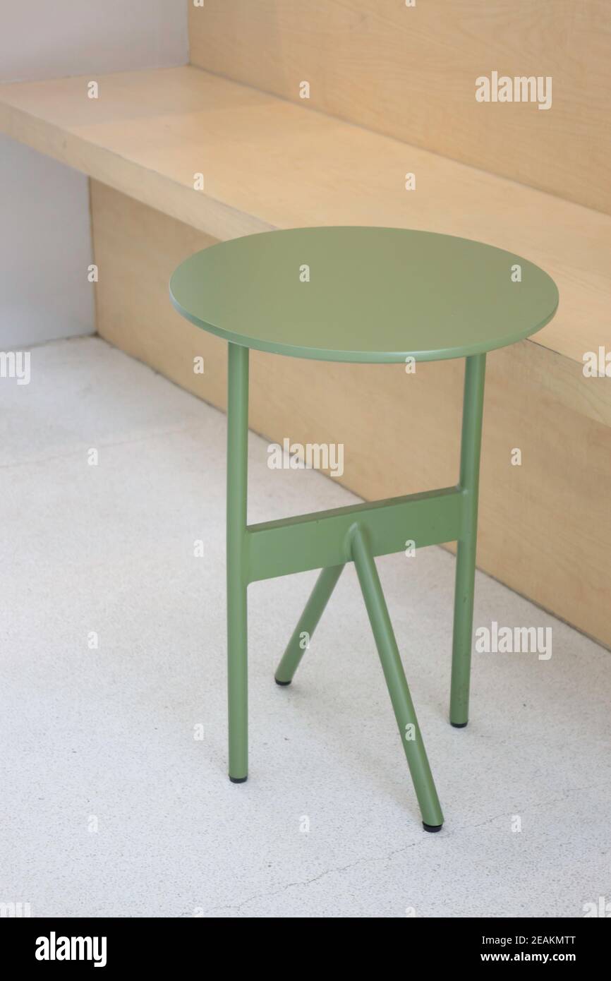 Tisch und Sitz im Co-Working-Space Stockfoto