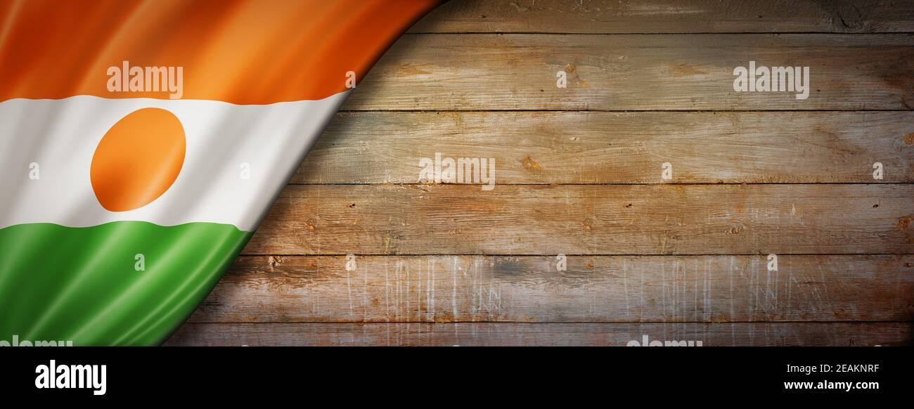 Niger Flagge auf Vintage Holz Wandbanner Stockfoto
