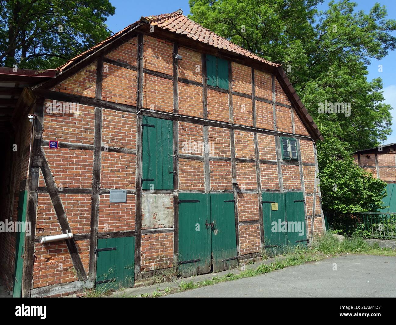 Ehemalige Wassermühle Ã–tzmÃ¼hle, denkmalgeschütztes Gebäude an der Wipperau, einem Nebenfluss der Illmenau Stockfoto