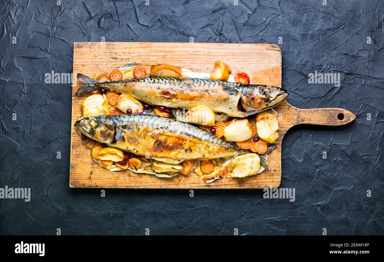 Appetitlich gebackene Makrele Stockfoto