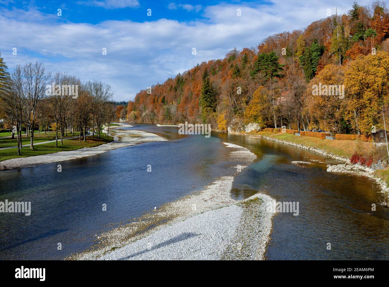 Fluss Isar im Herbst Stockfoto