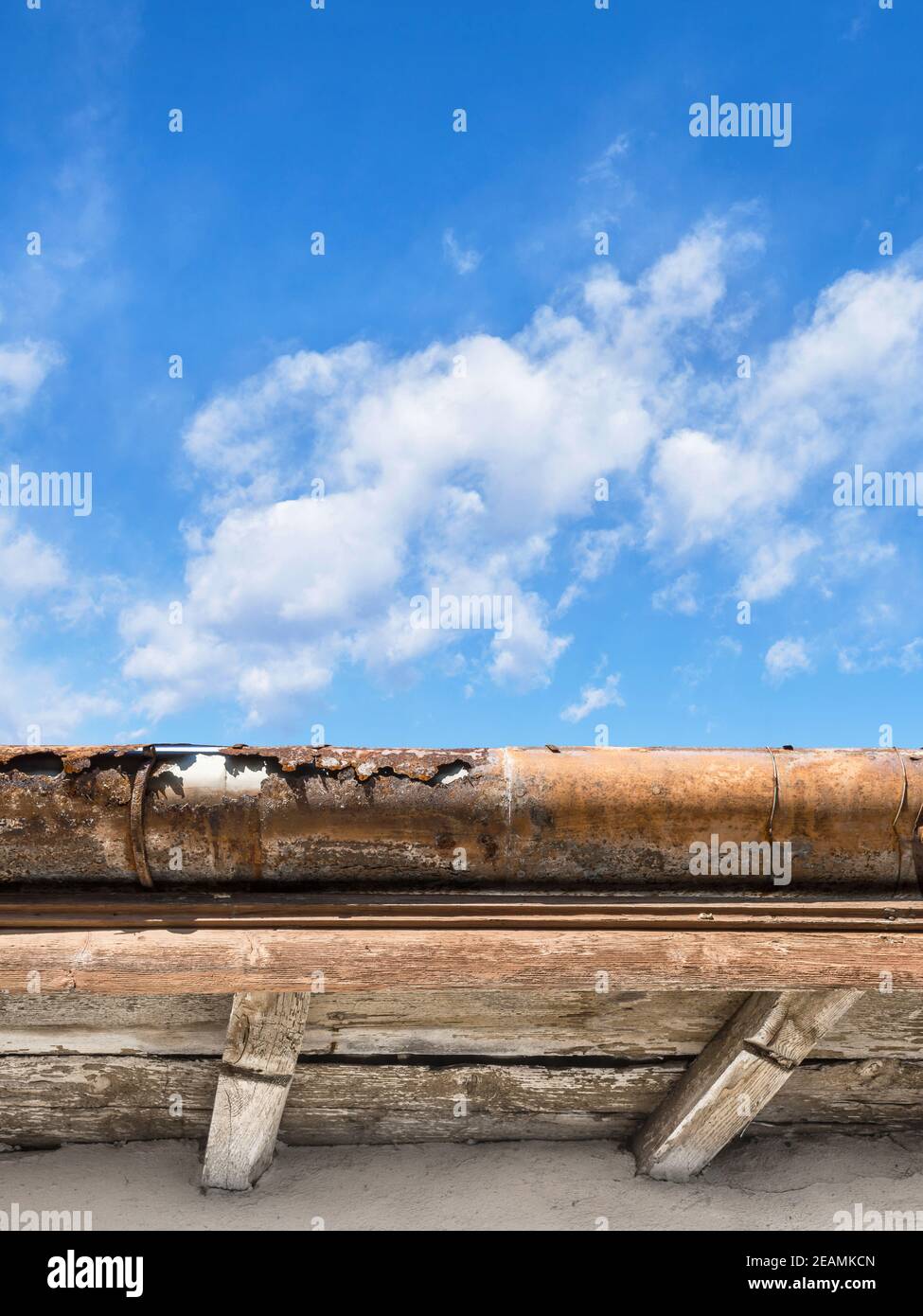 Verrostete Dachrinne Stockfoto