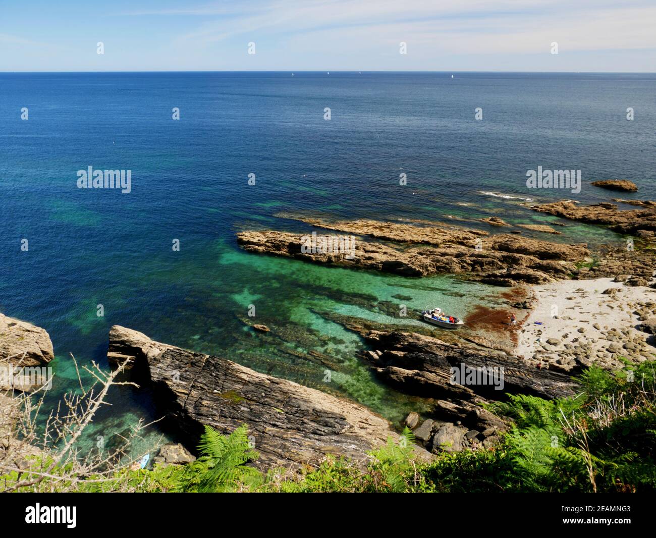 Blue Waters bei Little Sands Cove in der Nähe von Gorran Haven, Cornwall. Stockfoto