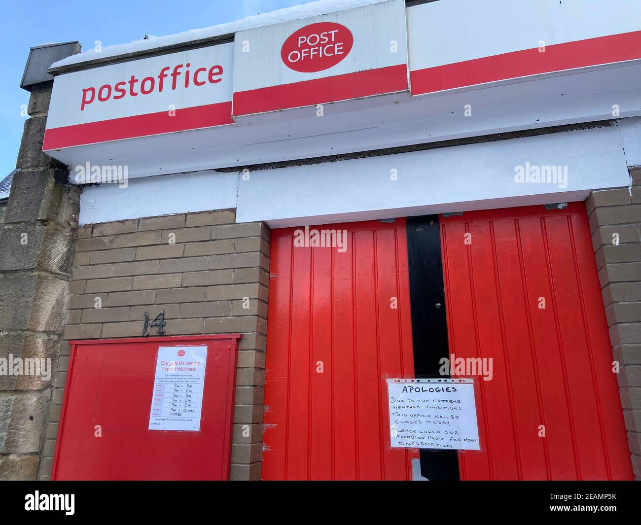 Wetter., Peebles.Scottish Borders, UK. Februar 2021, 10th. Peebles Scottish Borders, Local Post Office geschlossen aufgrund der extremen Wetterbedingungen durch Sturm Darcy verursacht . Kredit: eric mccowat/Alamy Live Nachrichten Stockfoto