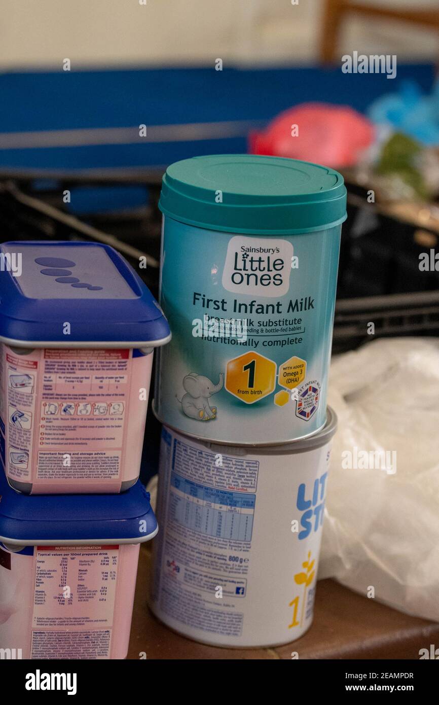 Brentwood Essex 10th. Februar 2021 die Foodbank in der Doddinghurst Road Community Church hat während des Sturms Darcy immer wieder Lebensmittel und andere wichtige Dinge an Bedürftige verteilt. Die Veranstalter berichten von einem starken Nachfrageanstieg nach der letzten Sperre. Kredit: Ian Davidson/Alamy Live Nachrichten Stockfoto