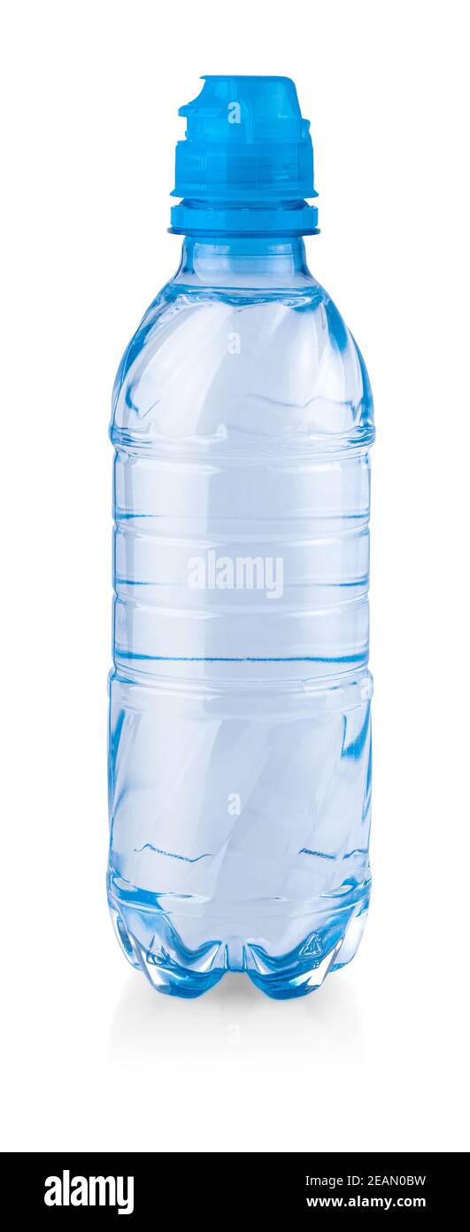 Kunststoff-Flasche noch gesundes Wasser isoliert auf weißem Hintergrund Stockfoto