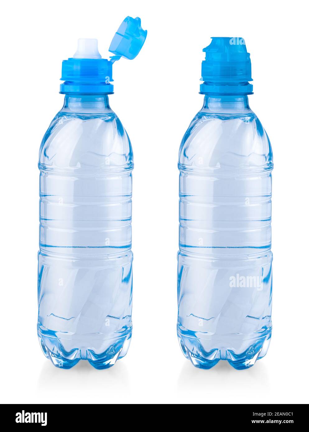 Kunststoff-Flasche noch gesundes Wasser isoliert auf weißem Hintergrund Stockfoto