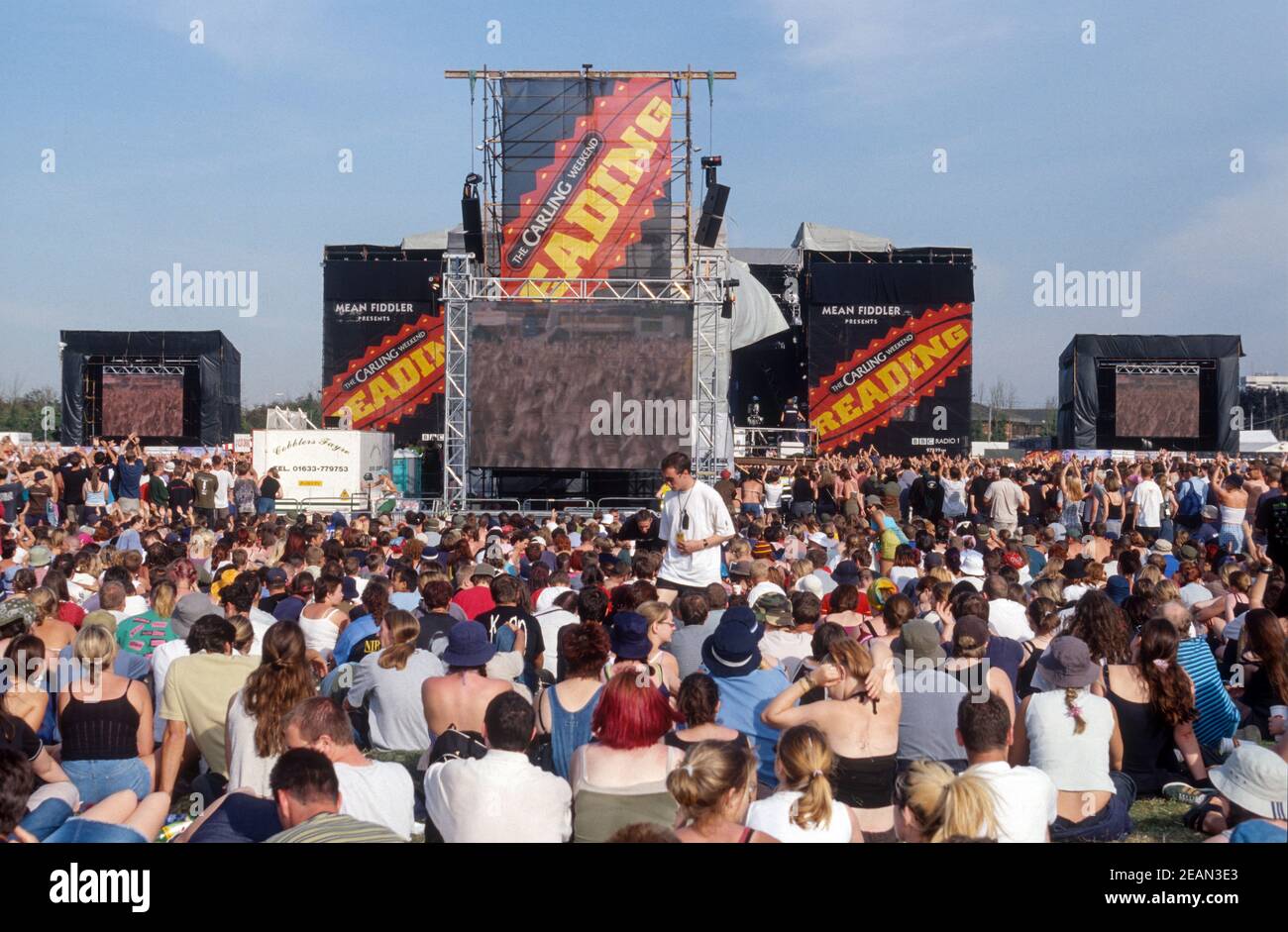 Fans beobachten Limp Bizkit auf dem Reading Festival 2000, Berkshire, England, Großbritannien. Stockfoto