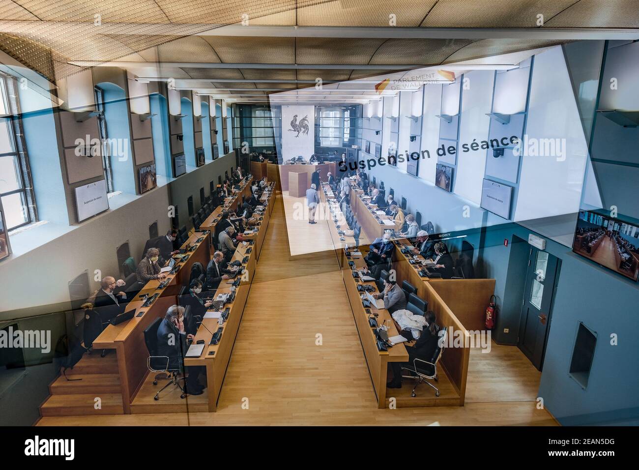 Abbildung Bild zeigt eine Plenarsitzung des wallonischen parlaments, am 10. Februar 2021 im wallonischen parlament in Namur. BELGA FOTO BRUNO Stockfoto