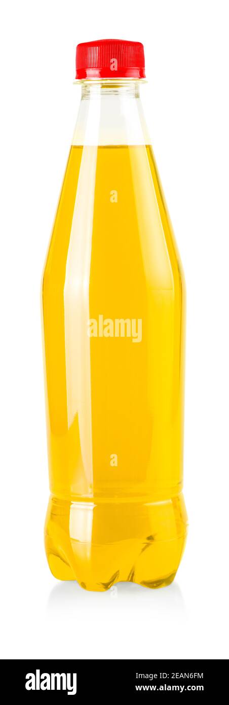 Plastikflasche mit oranger Limonade isoliert auf weißem Hintergrund Stockfoto