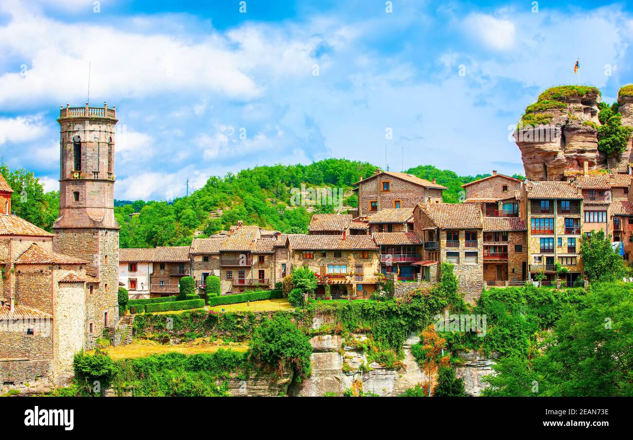 Mittelalterliches katalanisches Dorf in der Unterregion des Collsacabra, Spanien Stockfoto