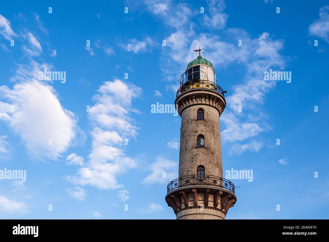 Blick auf den Leuchtturm in Warnemünde, Deutschland Stockfoto