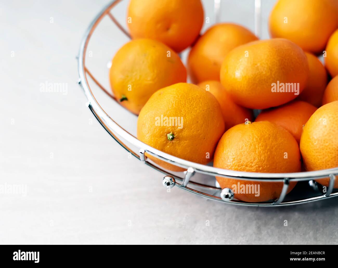 Gruppe von Mandarinen. Zitrusfrüchte. Orange Farbe der Schale. Stockfoto