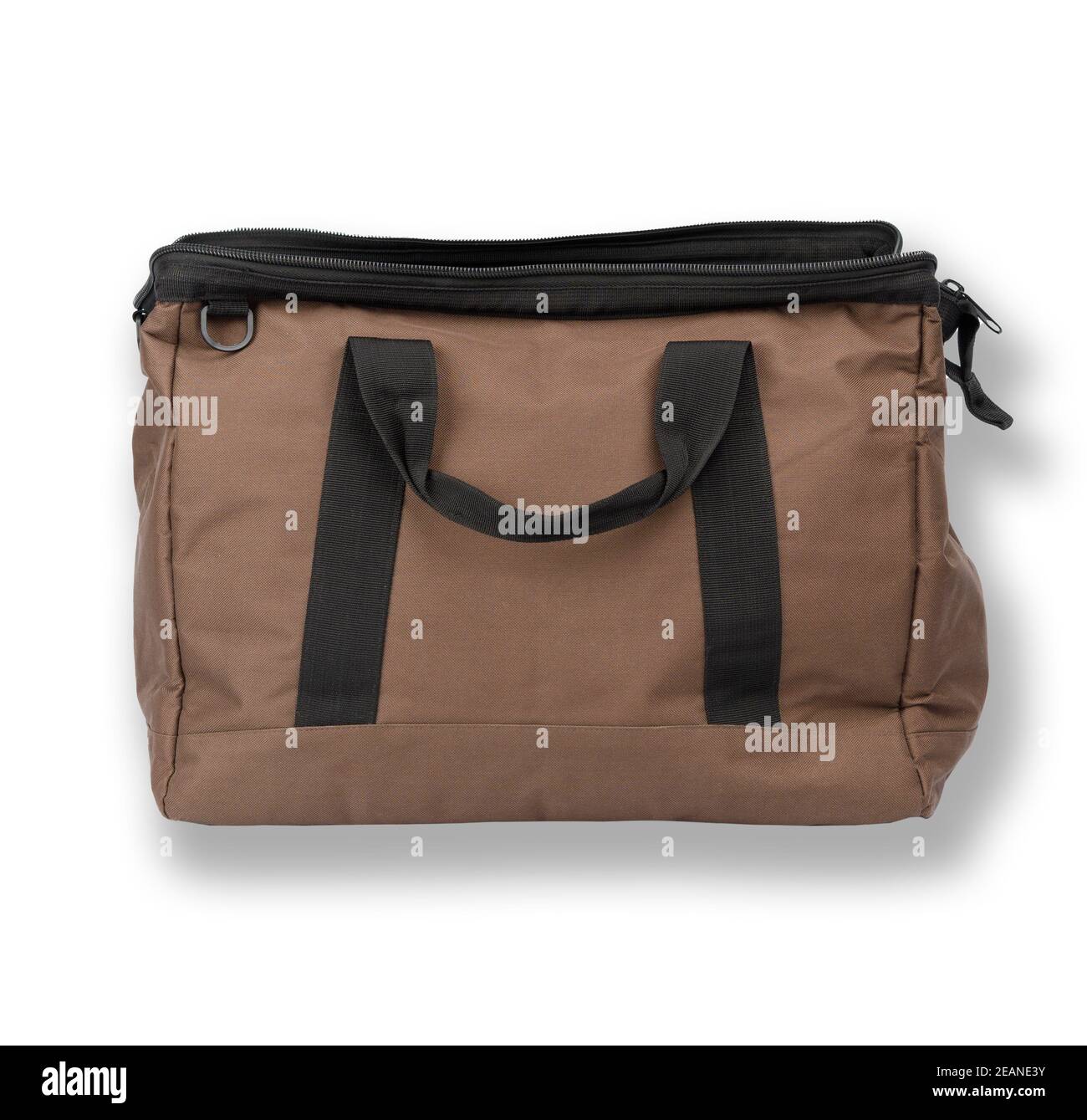 Offene braune Textil-Reisetasche mit Griffen Stockfoto