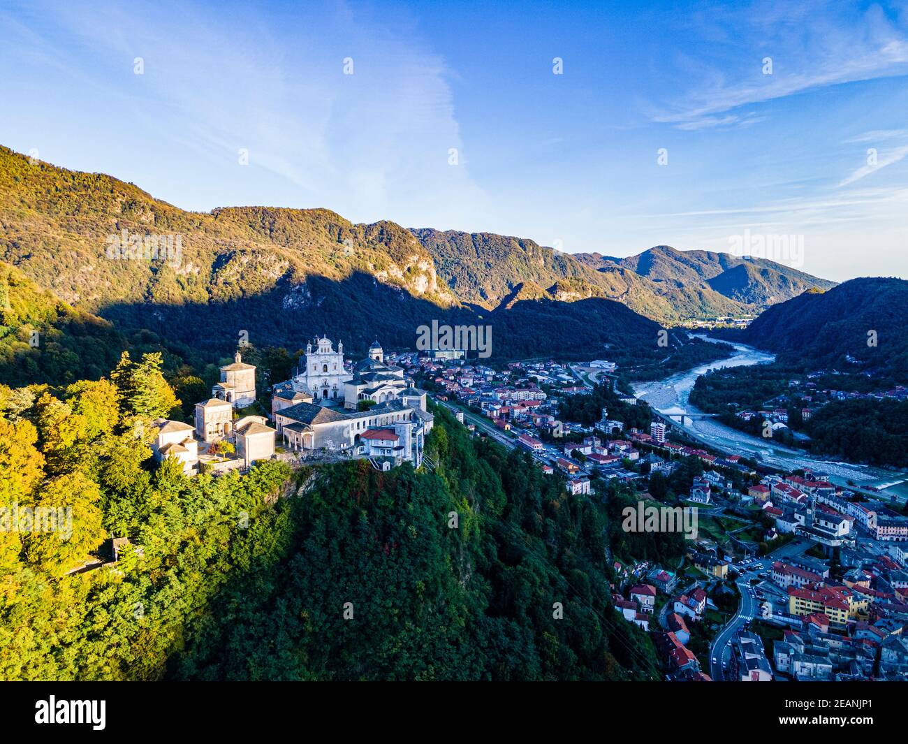 Luftaufnahme von Sacro Monte di Varallo, UNESCO-Weltkulturerbe, Piemont, Italien, Europa Stockfoto
